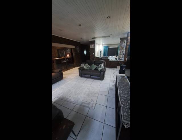 4 BEDROOM HOUSE FOR SALE IN PETERSFIELD